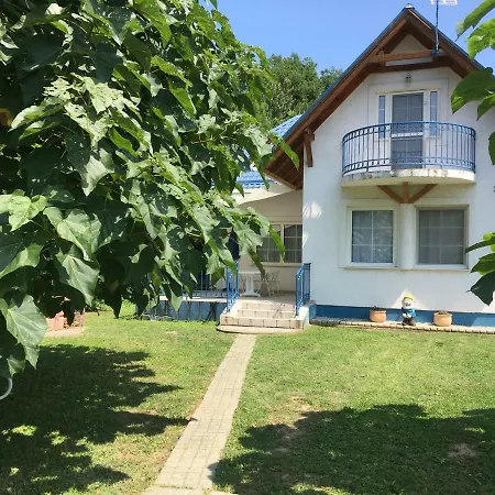 Kek Kucko Vendeghaz Apartament